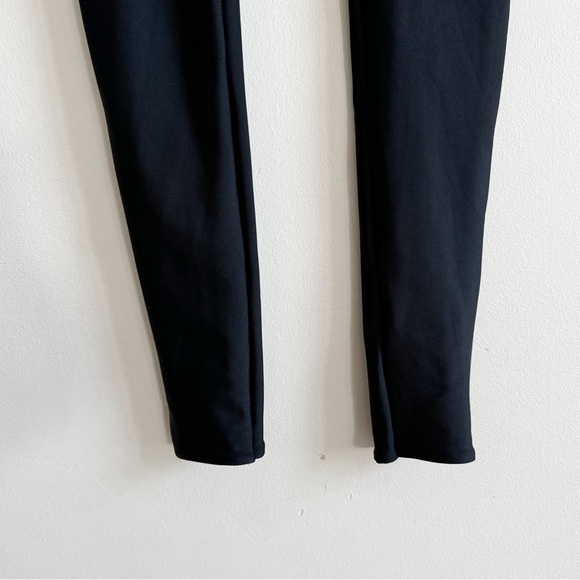 SKIMS • Lace Up Leggings in Onyx - Picture 7 of 11